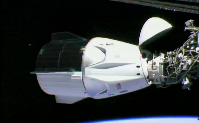 Космический корабль SpaceX Crew Dragon успешно приводнился в Атлантическом океане