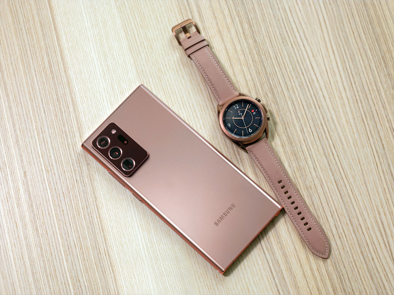 Умные часы Samsung Galaxy Watch 3 позируют вживую с Galaxy Note20 и Galaxy Tab S7