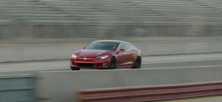 Запас хода 840 км, разгон до 100 км/ч за 2 с, максимальная скорость — 320 км/ч. Анонсирован Tesla Model S Plaid — лифтбек-уничтожитель суперкаров