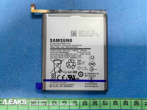Живое фото аккумулятора Samsung Galaxy S21+