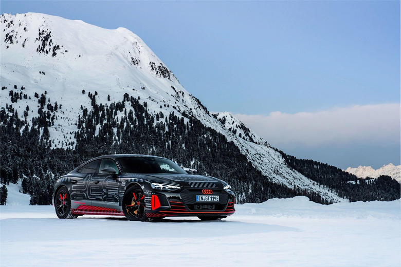 590 л.с., разгон до 100 км/ч за 3,5 с, полностью алюминиевый кузов, платформа Porsche. Это новый электрический спорткар Audi e-tron GT