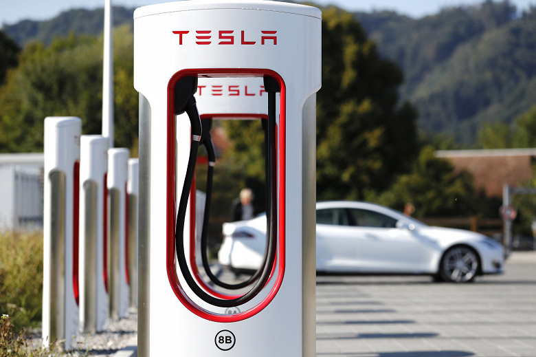 Все зарядные станции Tesla Supercharger будут обеспечены энергией из возобновляемых источников до конца года