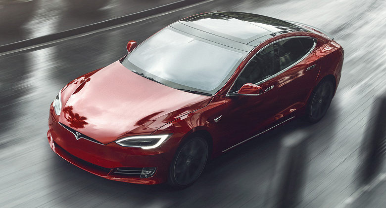 В день выхода самый быстрый серийный автомобиль в истории, Tesla Model S Plaid, подорожал на 10 000 долларов