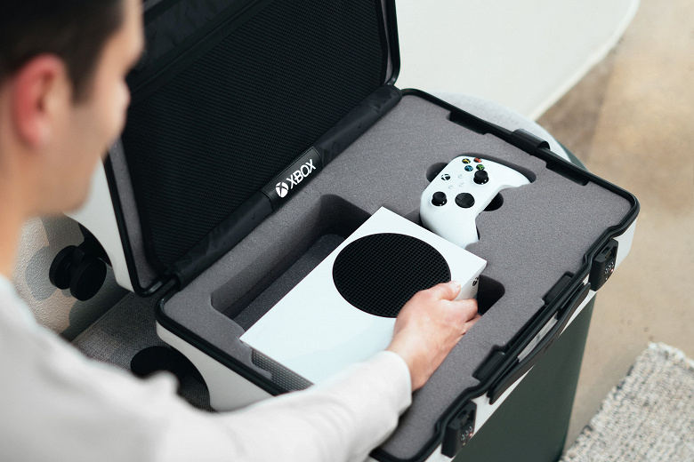 Microsoft сделала Xbox «мобильной»: выпущен эксклюзивный чемодан Xbox Series S