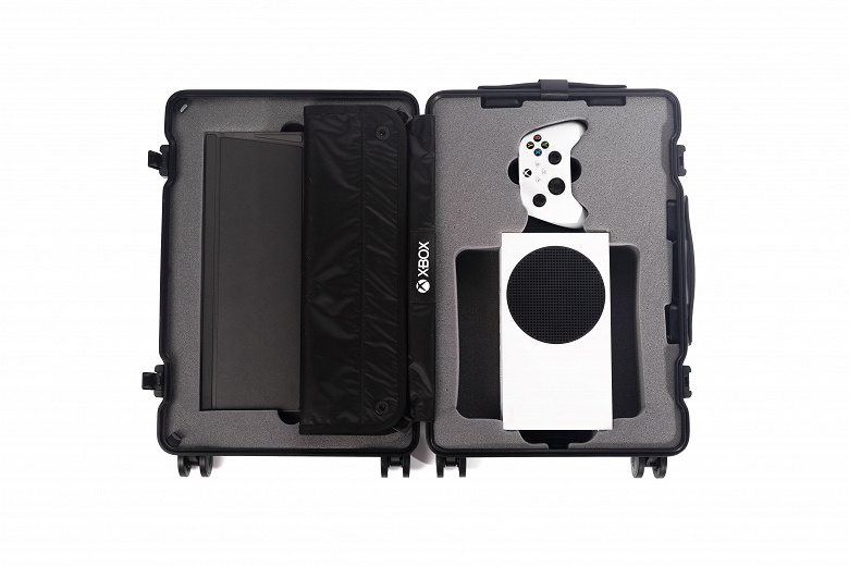 Microsoft сделала Xbox «мобильной»: выпущен эксклюзивный чемодан Xbox Series S
