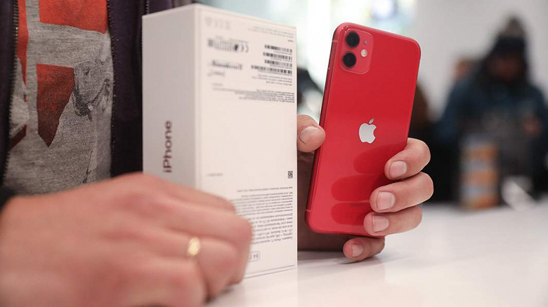 Apple продолжает напрямую ввозить iPhone и другую технику в Россию