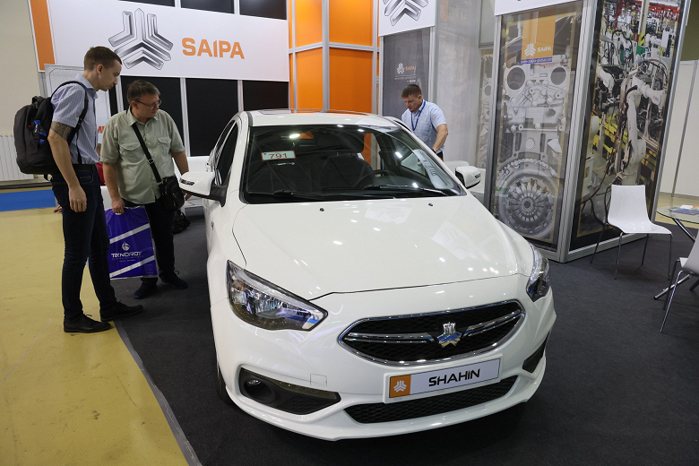 С 1 июня в России начнут продавать очень простые и дешёвые иранские машины Saipa