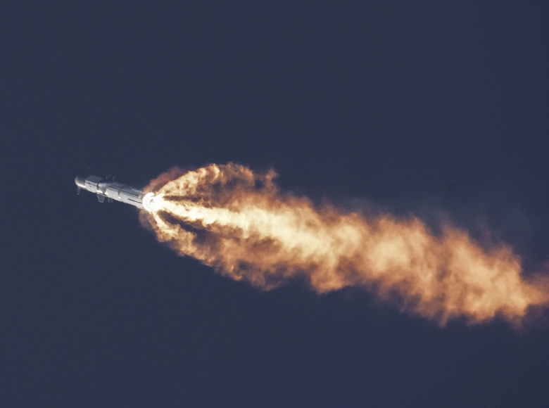 Следующий запуск космического корабля Starship состоится через месяц-два. SpaceX придется восстановить стартовую площадку, которая не устояла под напором 33 двигателей Raptor