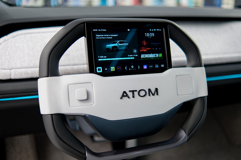 Прототип российского электромобиля «Атом» впервые показали живьём. Сторонние разработчики смогут писать программы для его бортовой системы