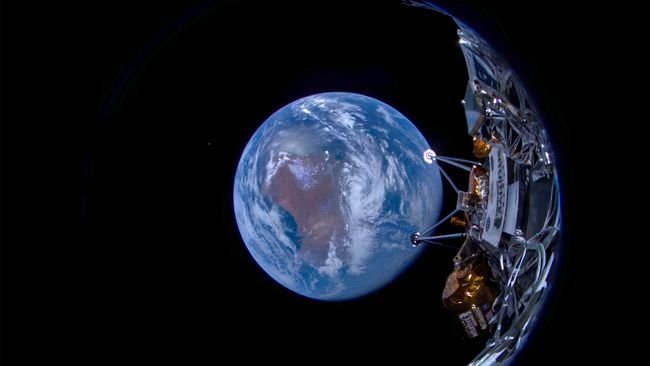Первые снимки «Одиссея»: космический аппарат на пути к Луне передал свои первые фотографии Земли из космоса