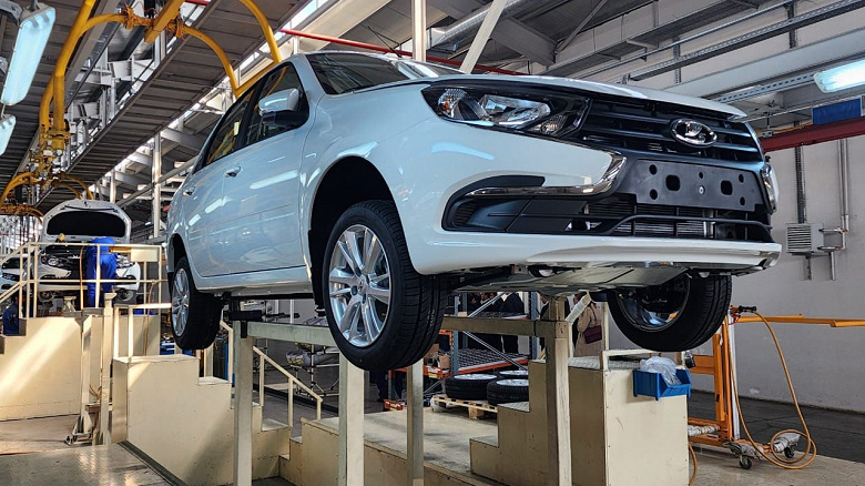 «Сегодня мы становимся намного ближе к нашим клиентам в республике», — глава АвтоВАЗа дал старт производству автомобилей Lada в Азербайджане
