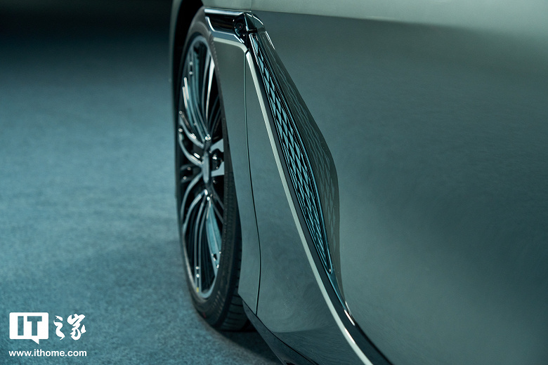 Люксовый флагман длиной 5,2 м с новейшими технологиями в деталях. Совместную разработку Mercedes-Benz и BYD — Denza Z9 GT — показали со всех сторон