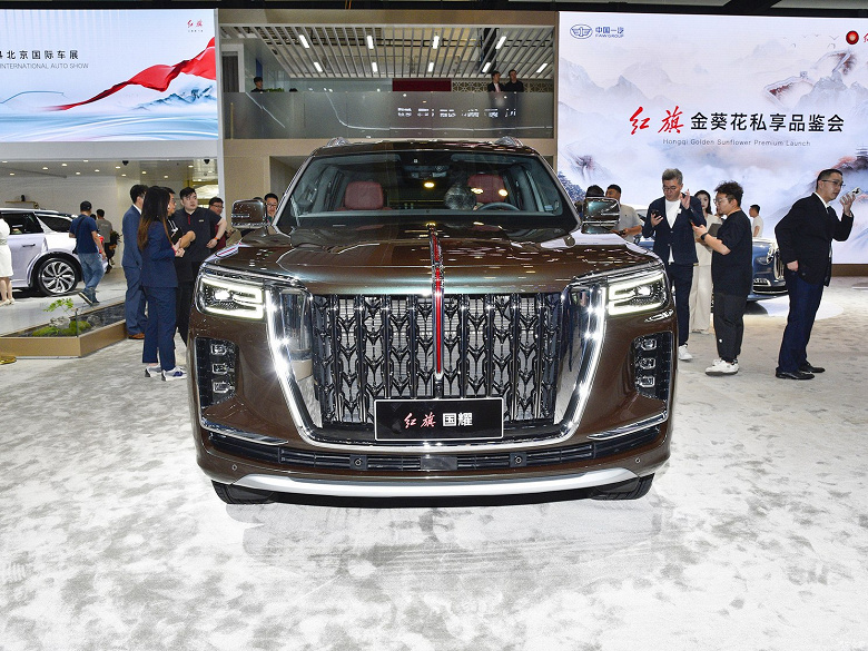 В Китае свой Aurus Komendant. Представлен четырехместный люксовый внедорожник Hongqi Guoyao с 4,0-литровым мотором V8