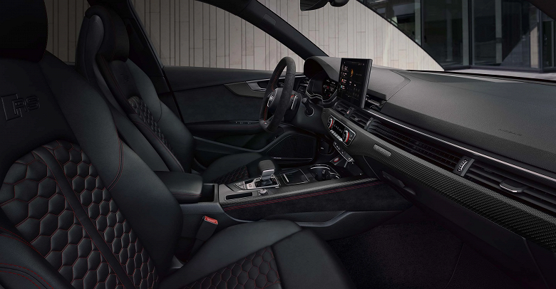 Представлен «заряженный» универсал Audi RS 4 Avant 2024. Цена уже известна