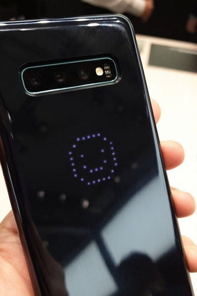 Внезапно. «Звёздный» чехол LED Cover для смартфонов Samsung Galaxy S10 отключает NFC