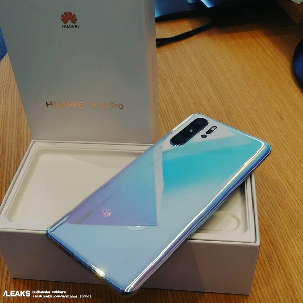 Фото и видео дня: смартфон Huawei P30 Pro вместе с упаковкой