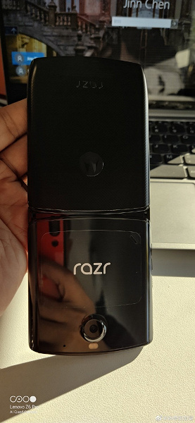 Больше не прототип. Готовая к продаже раскладушка Motorola Razr позирует с необычной упаковкой
