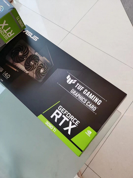 Так выглядит GeForce RTX 3090 Ti. Опубликовано фото коробки нового флагмана Nvidia