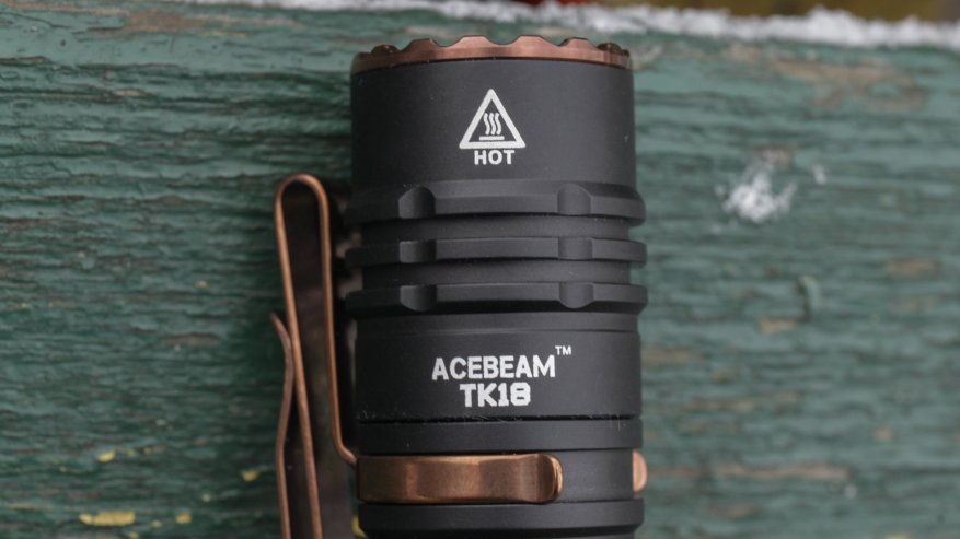 Acebeam TK18: مصباح يدوي EDC ساطع مع ثلاثة مصابيح LED ويعمل ببطارية 18650 26