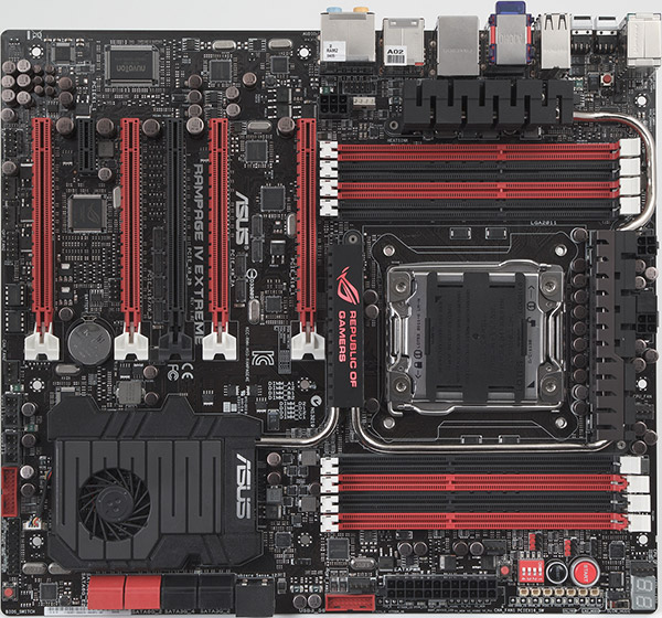 Плата ASUS Rampage IV Extreme сверху