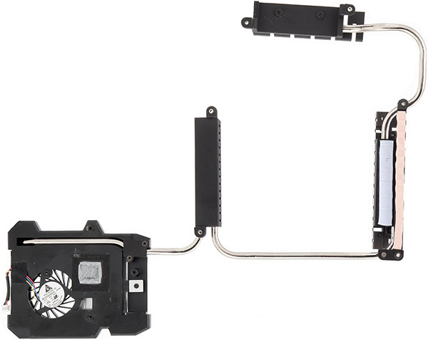 Демонтированная система охлаждения на плате ASUS Rampage IV Extreme