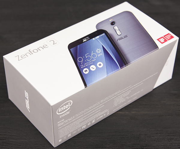 Упаковка смартфона Asus Zenfone 2 ZE551ML