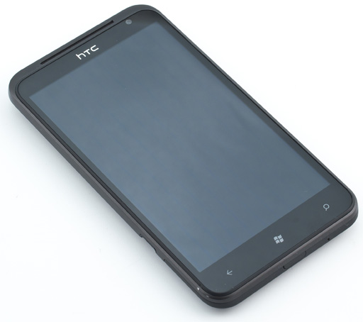 Обзор HTC Titan. Взгляд на коммуникатор спереди