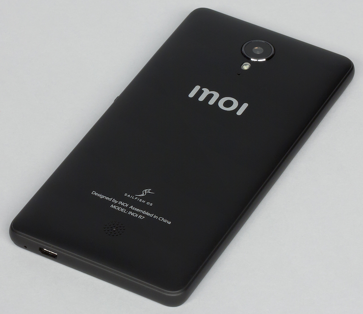 Тыльная сторона смартфона Inoi R7