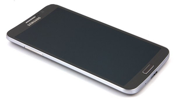 Передняя сторона смартфона Samsung Galaxy Round