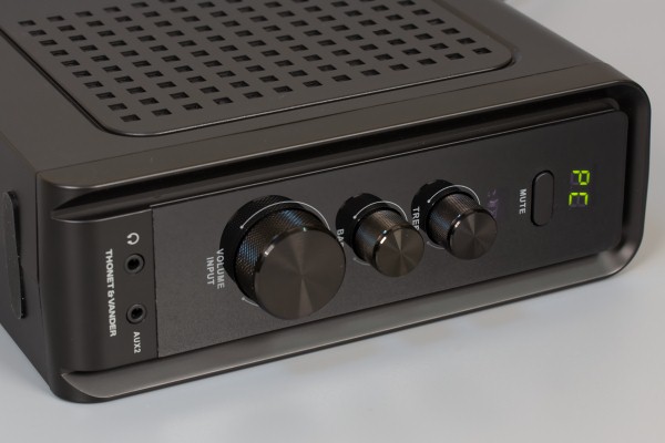 Лицевая панель усилителя Thonet&Vander Ratsel