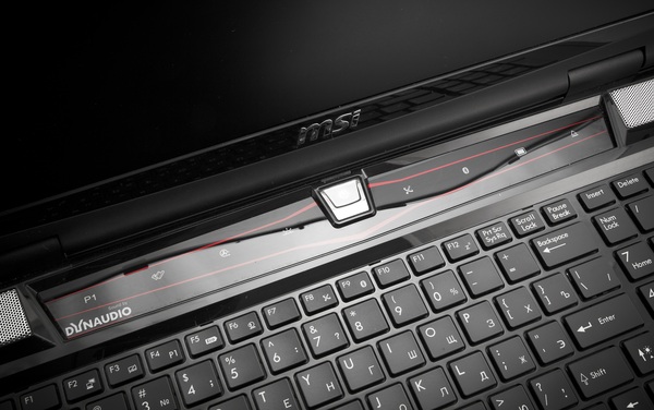 Ноутбук MSI GT780DXR: панель с сенсорными кнопками