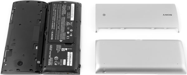Снятые крышки планшета Sony Tablet P