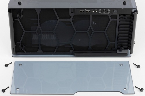 Конструкция верхней панели корпуса Corsair Crystal Series 570X RGB