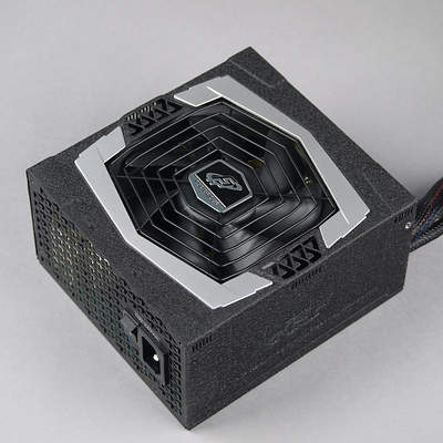 Внешний вид блока питания FSP Aurum 92+ 650 (PT650M)