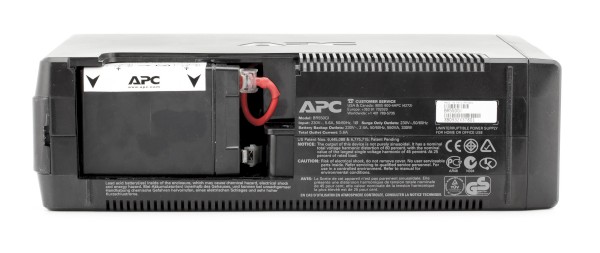 доступ к батарее источника бесперебойного питания APC Back-UPS Pro 550 (BR550GI)