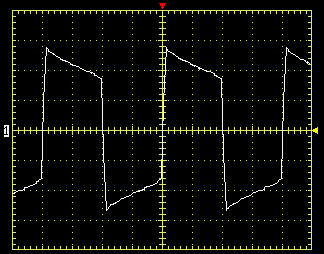 форма сигнала ИБП Krauler Gyper GPR-850 при работе на нагрузку 500 Вт (батарея заряжена)