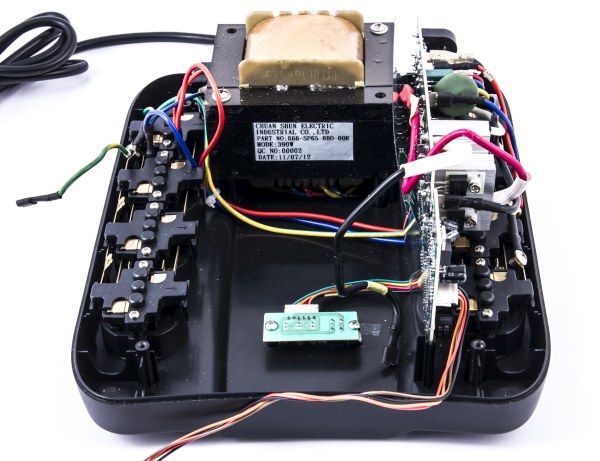 внутреннее устройство ИБП PowerCom SPD-650U