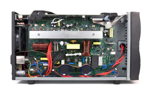 внутреннее устройство ИБП PowerCom VGS-1000XL