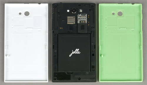 Оригинальная (слева) и напечатанная крышки для смартфона Jolla