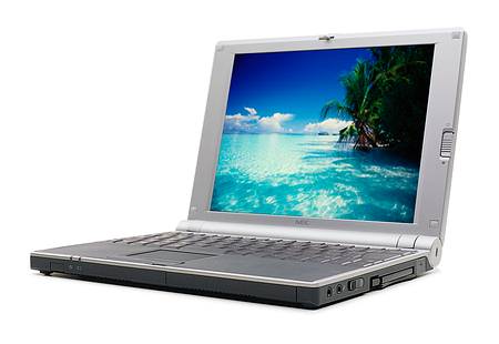 NEC Versa E120 DayLite- ноутбук для работы на открытом воздухе