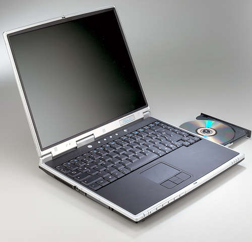 Новые ноутбуки slim-класса M2E на Pentium 4-M от ASUS