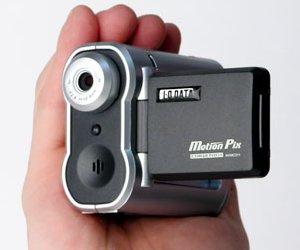 AVMC211: миниатюрная цифровая видеокамера IO-Data