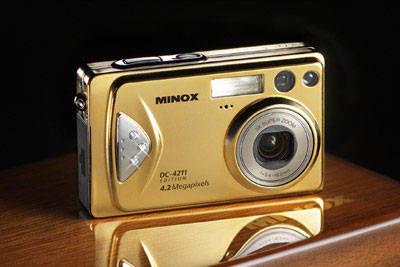«Золотая» Minox DC 4211: цифровая камера, осыпанная бриллиантами