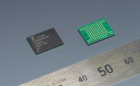 Fujitsu представляет новый 256-Мбит чип FCRAM для мобильных устройств