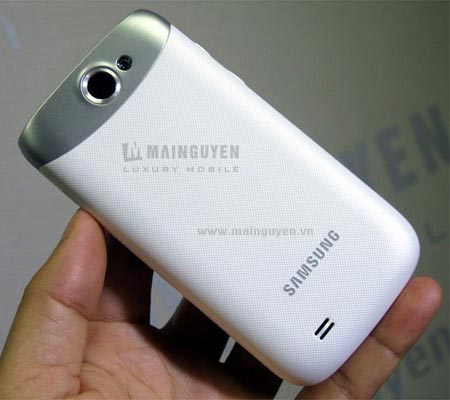 белый смартфон Samsung Galaxy W