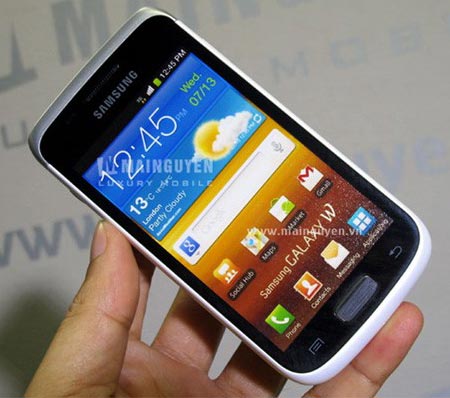 белый смартфон Samsung Galaxy W