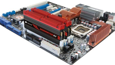 У Corsair готовы четырехканальные комплекты модулей памяти Dominator DDR3-1866 емкостью 32ГБ