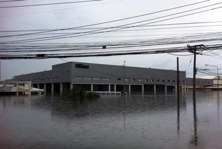 фабрика Nikon в Таиланде затополена в результате наводнения