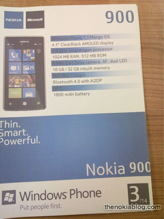 Печатный буклет приводит перечень основных характеристик смартфона Nokia 900