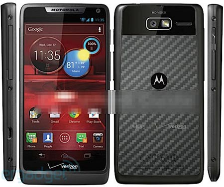 Cмартфон Motorola RAZR M 4G LTE оснащен экраном Super AMOLED размером 4,3 дюйма и разрешением qHD 